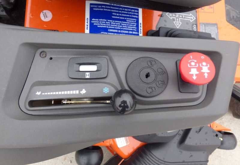 Husqvarna Z254 Zero Turn Lawn Mower