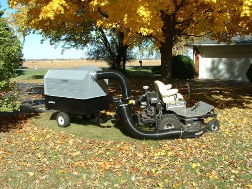 Trac Vac 1060 Zero Turn Mower Bagger Vacuum Pull Behind 11 hp Briggs Engine