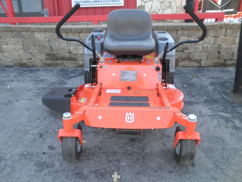 CLOSEOUT HUSQVARNA 42 ZERO TURN LAWN MOWER WELDED DECK  